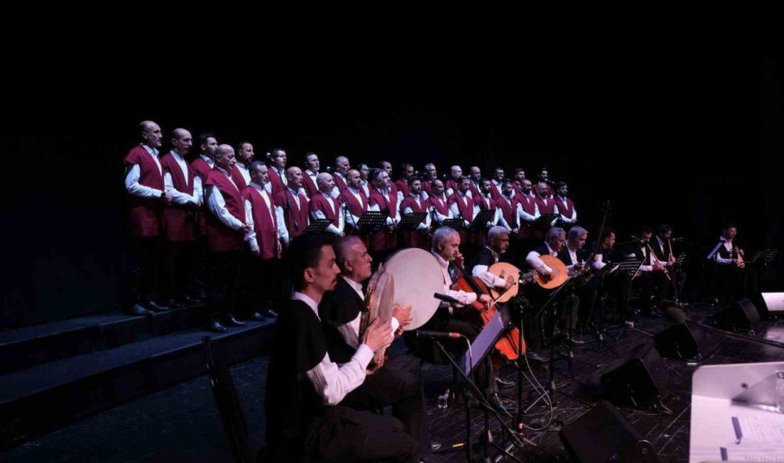 Bu konserde gönüller ilahi aşkla doldu Kocaeli Büyükşehir Belediyesi Konservatuvarı Dini Musiki Topluluğu, verdikleri konserle gönüller