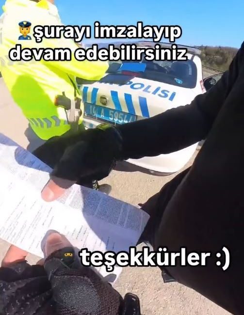 Cezaya rağmen tehlikeli sürüşe devam etti Bolu’da motosikletiyle trafikte tehlikeli hareketler yapan bir sürücü, bu anları