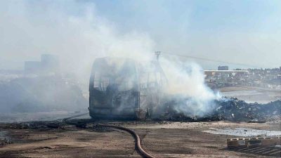 Kocaeli’nin Gebze ilçesinde palet deposunun bahçesinde çıkan yangın kısa sürede