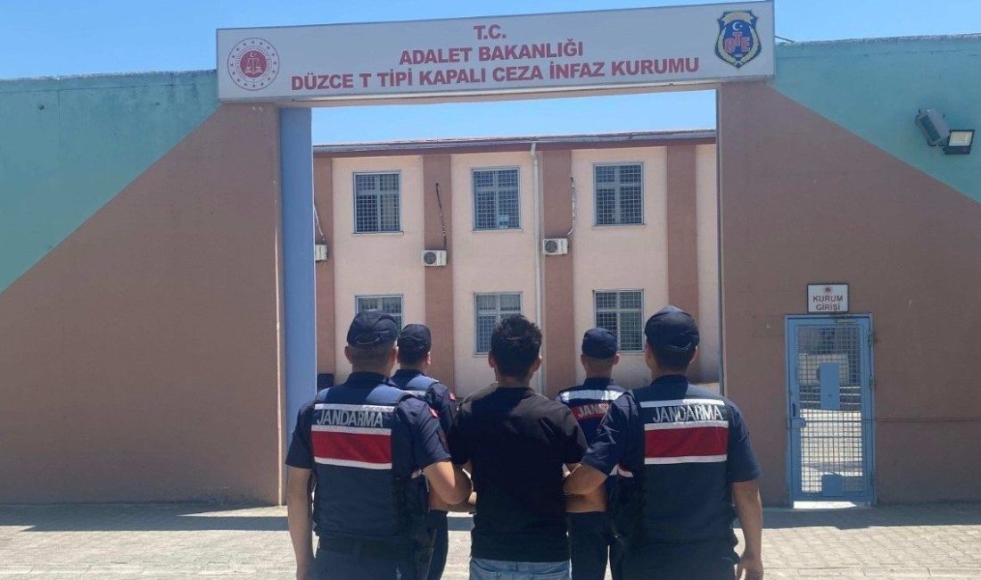 Cinayet ve uyuşturucu suçlarından aranan 2 kişi yakalandı DÜZCE(İHA) – Düzce’de biri “kasten öldürme”, diğeri ise “uyuşturucu madde
