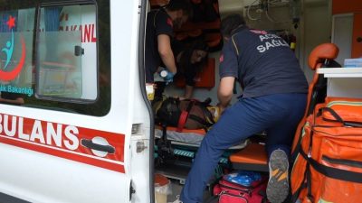 Kocaeli’nin Başiskele ilçesinde ormanlık alanda dereye düşen oğlunu kurtarmak için