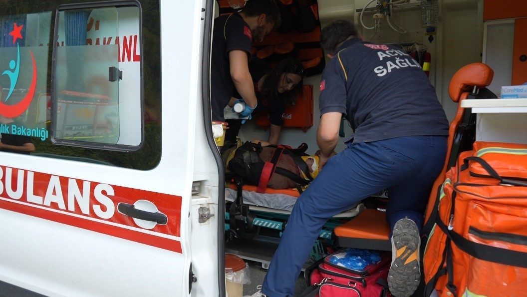 Çocuğunu kurtarmak için suya atlayan anne hayatını kaybetti Kocaeli’nin Başiskele ilçesinde ormanlık alanda dereye düşen oğlunu kurtarmak için