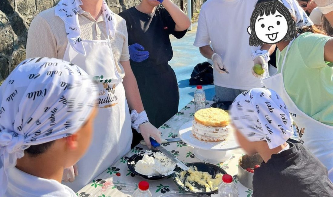 Kocaeli Üniversitesi Gazanfer Bilge Meslek Yüksekokulu’nda düzenlenen “Pasta Şenliği” etkinliğinde,