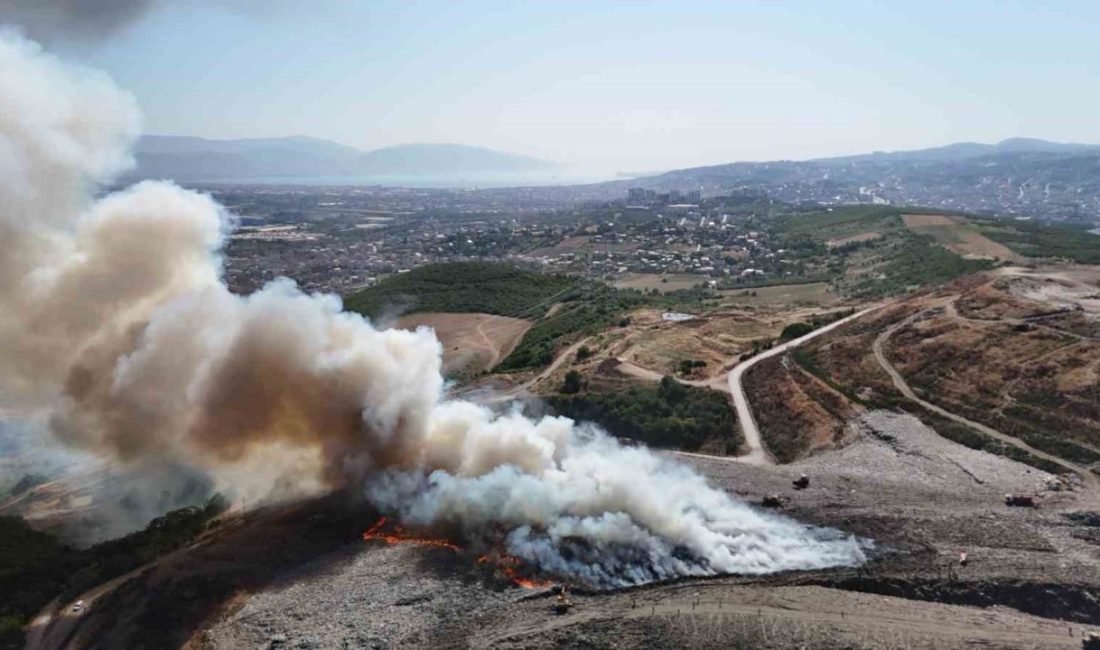 Çöp döküm sahasında yangına müdahale sürüyor Kocaeli’nin İzmit ilçesindeki çöp döküm sahasında yangın çıktı. Ekipler yangını