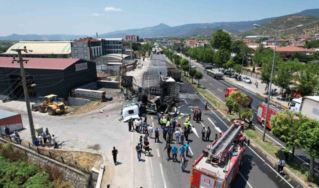 D-650’de kontrolden çıkan tır karşı şeride geçerek faciaya yol açtı: 1 ölü, 2 yaralı Sakarya’nın Pamukova ilçesi D-650 kara yolunda kontrolden çıkarak karşı şeride