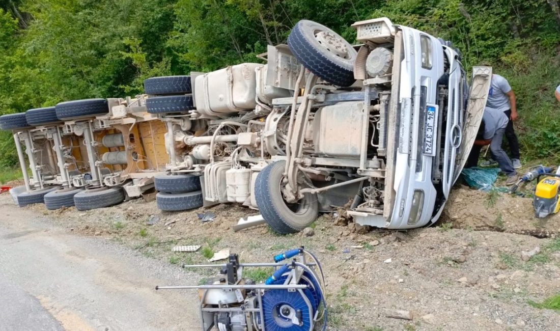 Devrilen hafriyat kamyonunun sürücüsü öldü Kastamonu’nun Çatalzeytin ilçesine devrilen hafriyat kamyonunun sürücüsü hayatını kaybetti. Kaza,
