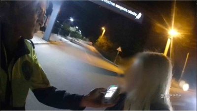 Yalova-İzmit karayolunda sağ şeritte durdurduğu otomobilde direksiyon başında uyuyan sürücü,