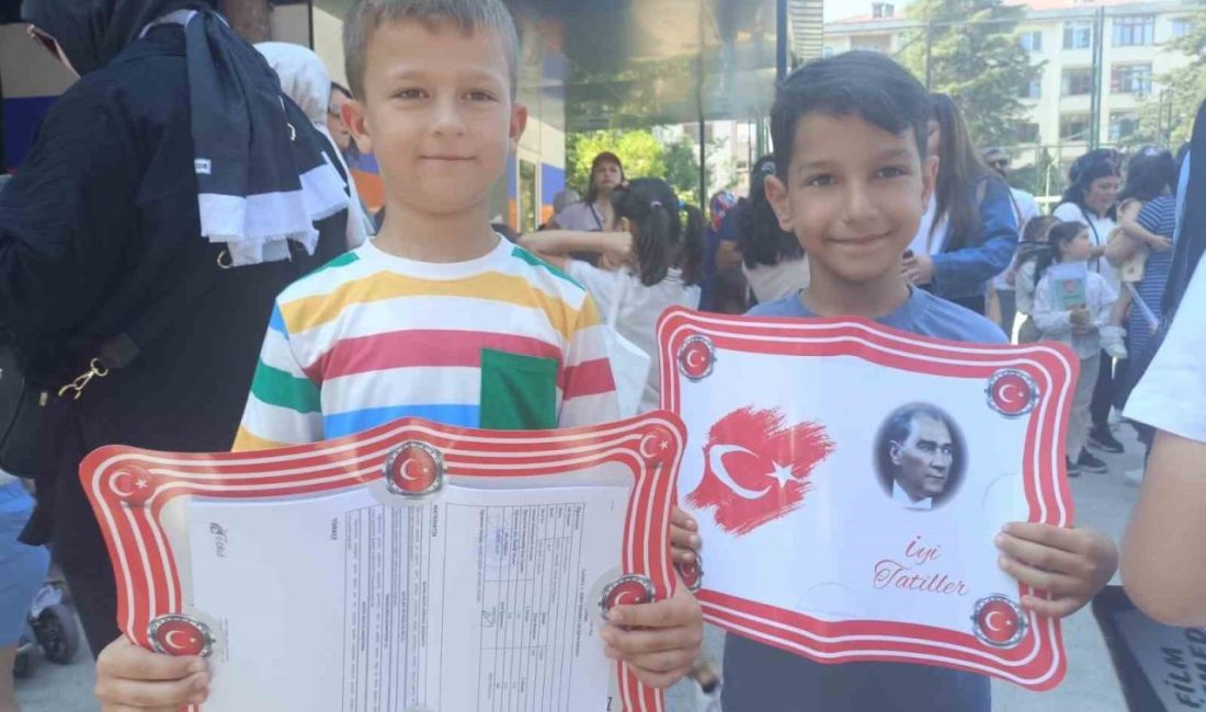 Düzce’de 76 bin 838 öğrenci karne sevinci yaşadı Düzce’de 76 bin 838 öğrenci, karne heyecanı yaşadı. Bir yıllık