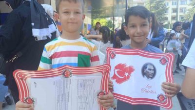 Düzce’de 76 bin 838 öğrenci, karne heyecanı yaşadı. Bir yıllık