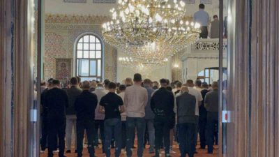 Düzce’de Kurban Bayramı’nda camiler doldu taştı. Kurban Bayramı namazında tüm