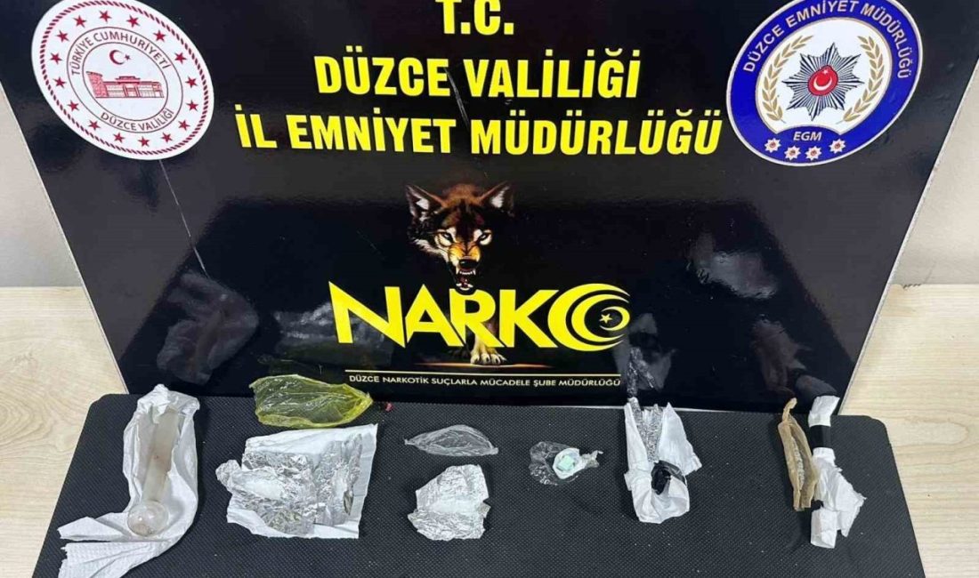 Düzce’de polisten uyuşturucu operasyonu DÜZCE(İHA) – Düzce’de polis ekipleri tarafından yapılan operasyonda 10 gram