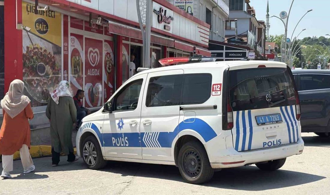 Elini kıyma makinesine kaptıran kadının parmakları koptu Kocaeli’nin Başiskele ilçesinde bir markette elini kıyma makinesine kaptıran kadının