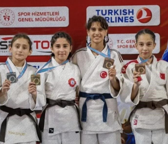 Erva’dan büyük başarı Spor Toto Türkiye Yıldızlar Judo Şampiyonası’nda 36 kiloda Türkiye üçüncüsü