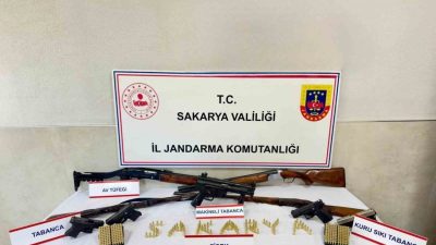 Sakarya’nın Sapanca ilçesinde, jandarma ekiplerince gerçekleştirilen operasyonda, silah ve mühimmat