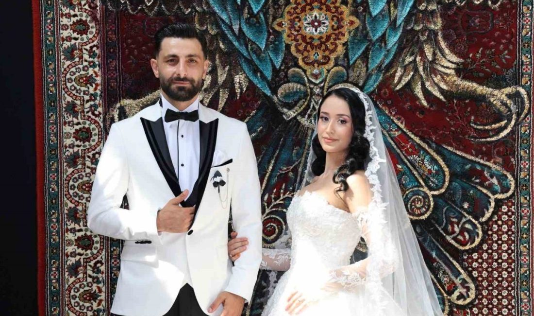 Fotoğraf çekimine gelen gelin ve damat festivale renk kattı MARİFEST25 etkinliğinde düğün fotoğraf çekimleri için Kocaeli Kongre Merkezi’ni ziyaret