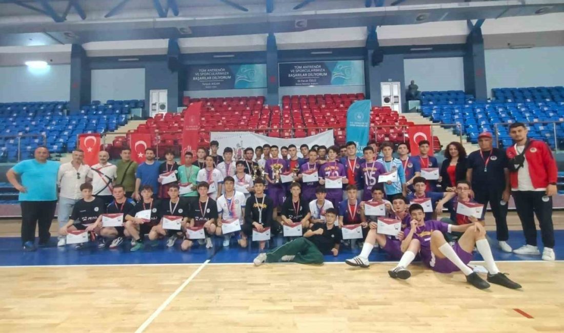 Futsal müsabakaları sona erdi Okul Sporları Genç B Erkekler Futsal müsabakaları tamamlandı. Gençlik ve