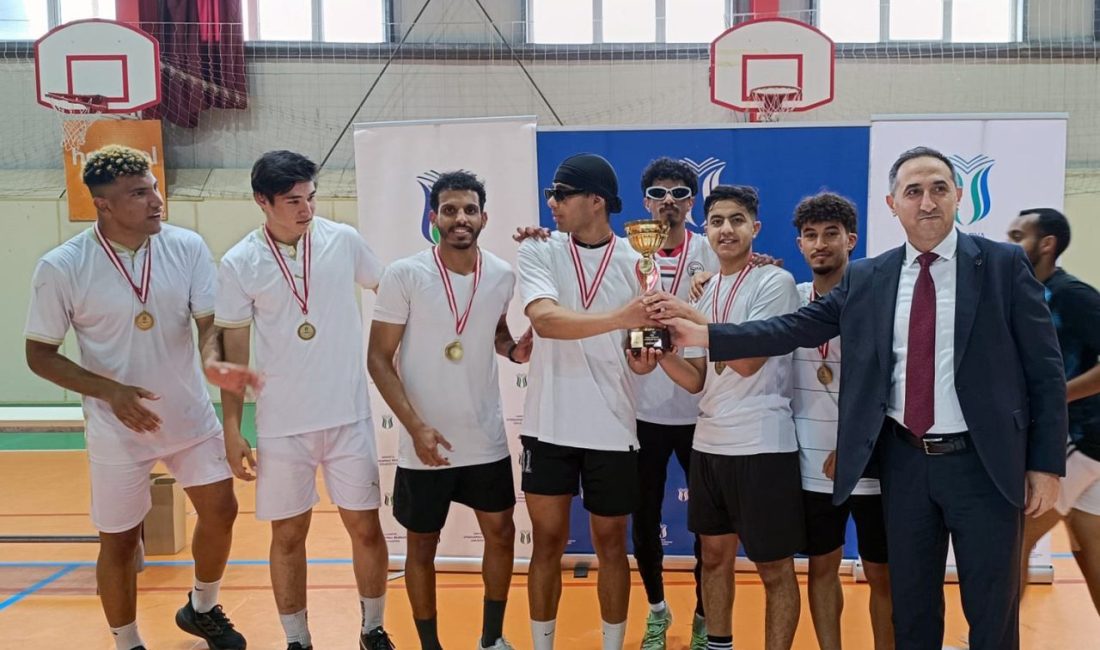 Futsal turnuvasında şampiyonlar ödüllerini aldı SUBÜ Sağlık Kültür ve Spor Daire Başkanlığı koordinasyonunda hem erkekler
