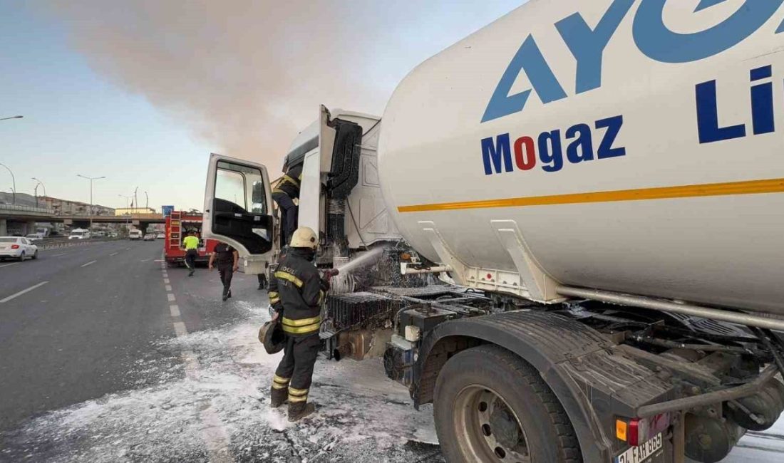 Gaz yüklü tankerin motorunda çıkan yangın korkuya neden oldu Kocaeli D100 Karayolu’nda gaz yüklü tankerin motor kısmında çıkan yangın