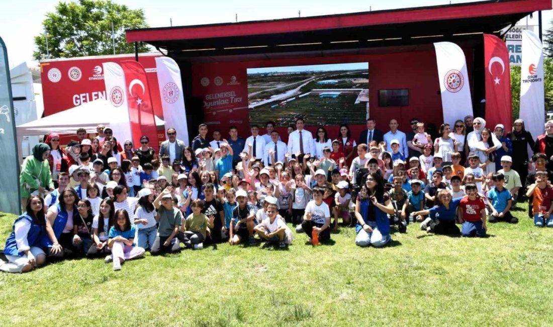‘Geleneksel Oyun Tırı’ Söğüt’te çocuklarla buluştu Gençlik ve Spor Bakanlığı tarafından hayata geçirilen ‘Geleneksel Oyun Tırı’,