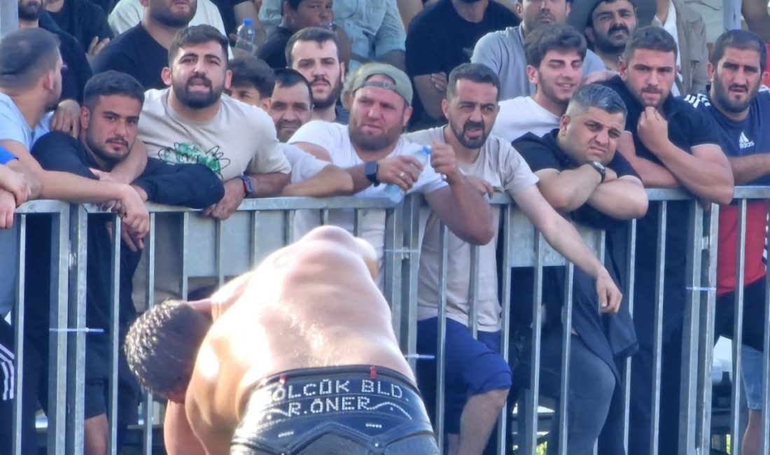 Gölcük Belediyesporlu Öner, başaltında şampiyon oldu Gölcük Belediyespor pehlivanı Abdulrefik Öner, Kocaeli Büyükşehir Belediyesi 17. Seka