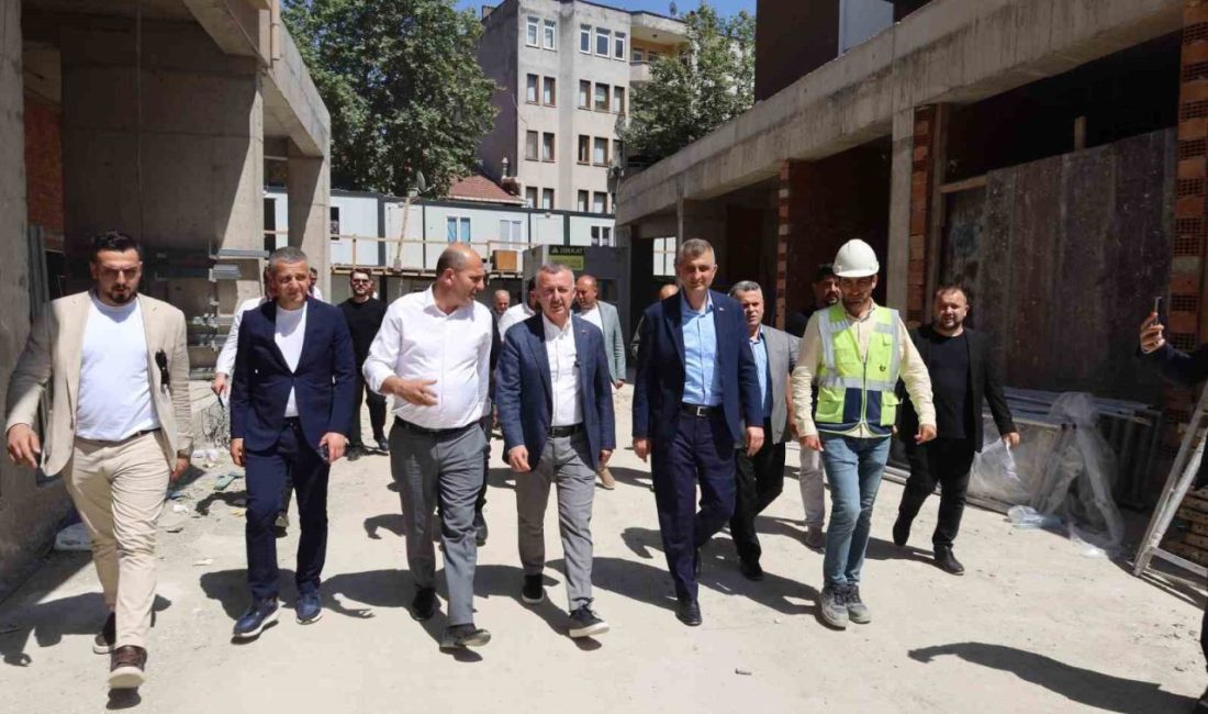 Kocaeli Büyükşehir Belediye Başkanı Tahir Büyükakın, Gölcük Merkez Mahallesi’nde yapımı