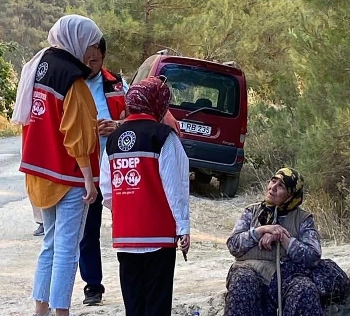 Gölpazarı’nda orman yangınına psikososyal destek Bilecik Aile ve Sosyal Hizmetler İl Müdürlüğü’nün psikososyal destek ekipleri