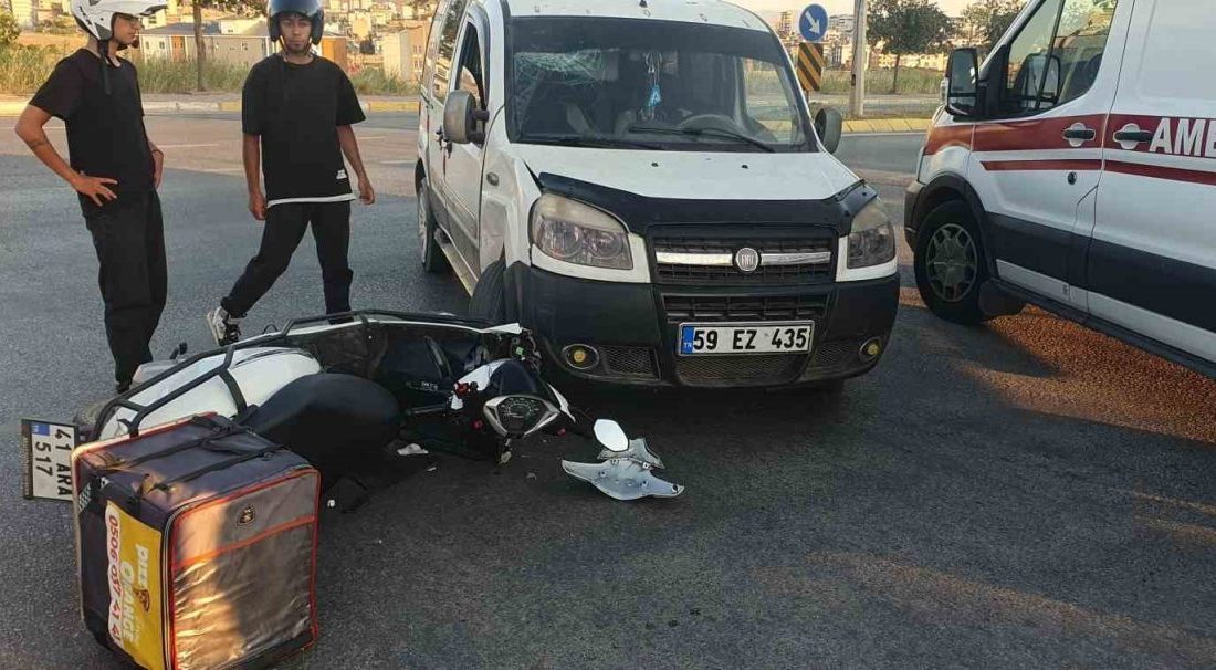 Hafif ticari araç ile çarpışan motosikletli ağır yaralandı Kocaeli’nin Çayırova ilçesinde hafif ticari araç ile çarpışan motosikletin sürücüsü