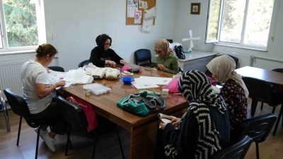 Düzce Belediyesi Meslek Edindirme Kursları (BELMEK) akşam saatlerinde katılımcılarını ağırlamaya