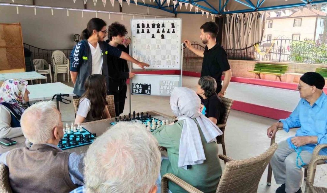 Huzurevi sakinlerini satrançla buluşturdular SUBÜ Satranç Topluluğu, ÜNİDES çerçevesinde desteklenen ‘Zihnin Oyunu: Huzurevlerinde Satranç