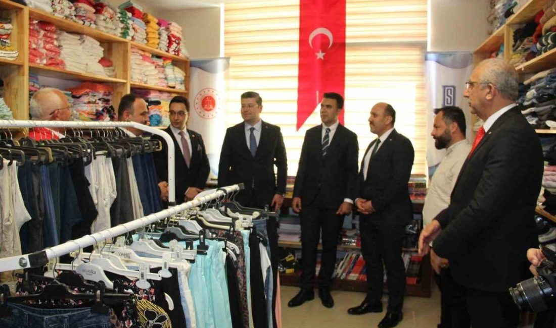 İnebolu’da denetimli serbestlik yükümlüleri ve aileleri için ’sosyal market’ açıldı İnebolu Cumhuriyet Başsavcılığınca kentteki ihtiyaç sahibi denetimli serbestlikten faydalanan yükümlüler,