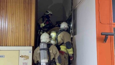 Düzce’de bir iş merkezinde elektrik kontağından çıkan dumanlar korkuttu. Edinilen