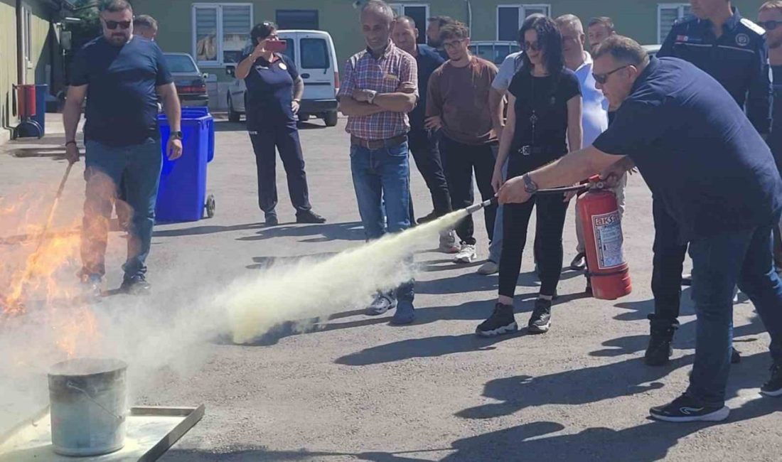 İtfaiyeden, belediye personeline yangın eğitimi Kocaeli Büyükşehir Belediyesi İtfaiye Dairesi Başkanlığı ekipleri, Gölcük Belediyesi personeline