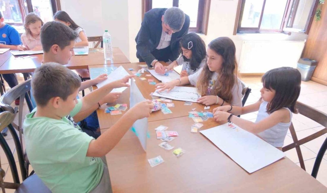 Karne alan öğrenciler kum boyama etkinliği ile stres attı Bolu Belediyesi tarafından 7-10 yaş grubu çocuklara yönelik düzenlenen Çocuk