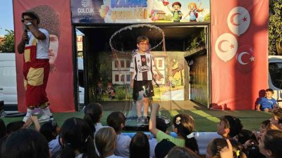 Gölcük Belediyesi’nin Anıtpark’ta düzenlediği karne şenliği, çocuklar ve ailelerinin yoğun