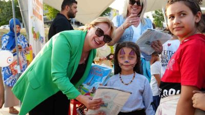 Düzce Belediyesi, tarafından düzenlenen karne şenliğine çok sayıda çocuk ailesi