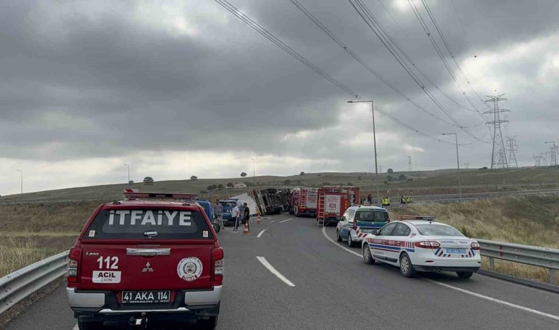 Karpuz yüklü tır devrildi: 1 ölü, 3 yaralı Kocaeli’nin Gebze ilçesinde karpuz yüklü tırın devrilmesi sonucu meydana gelen