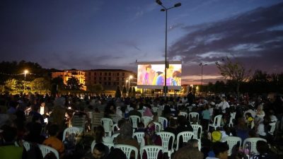 Kartepe Belediyesi tarafından geleneksel hale getirilen açık hava sineması sezonu