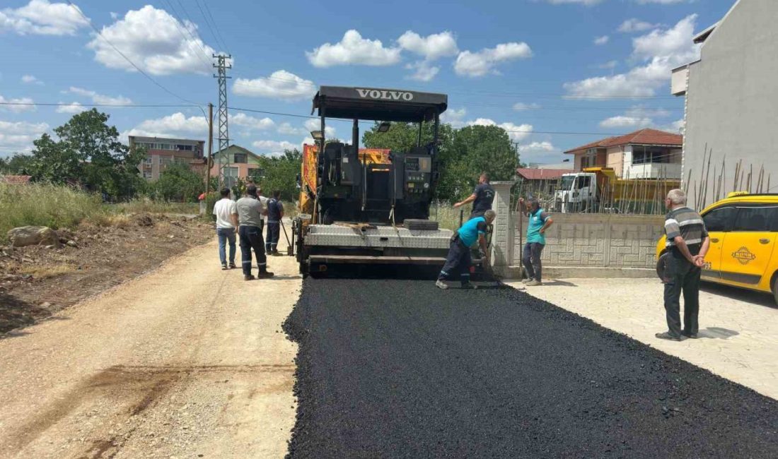 Kartepe’de iki mahallede asfalt çalışması Kartepe’de Köseköy Mahallesi ve Ertuğrulgazi Mahallesi’nde asfalt serim işlemleri gerçekleştirildi.
