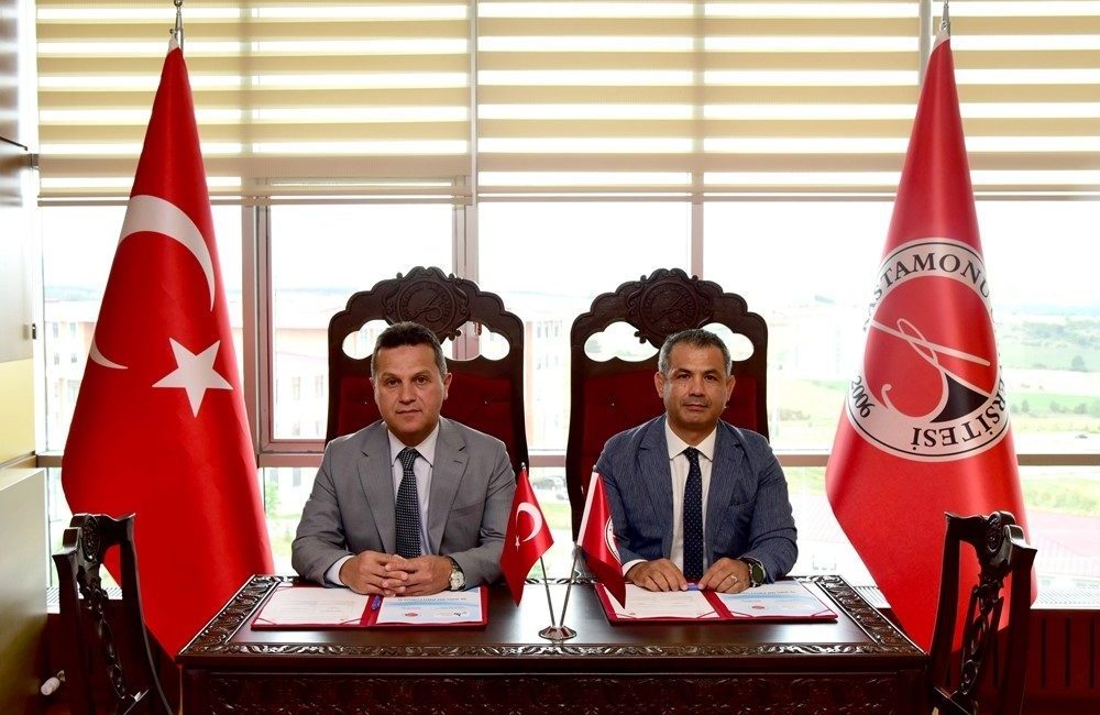 Kastamonu Üniversitesi ile Türkiye Badminton Federasyonu arasında iş birliği protokolü Kastamonu Üniversitesi ile Türkiye Badminton Federasyonu arasında iş birliği protokolü