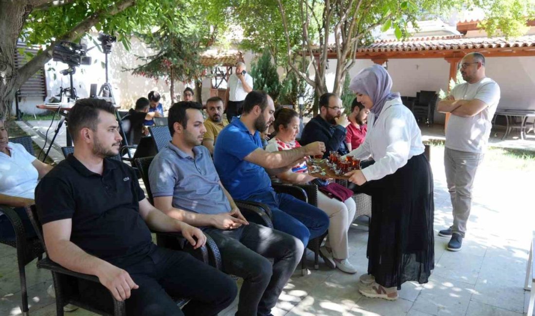 Kastamonu Üniversitesi’nde “Bilim Kafe” etkinlikleri başladı Kastamonu Üniversitesi tarafından “Bilim Kafe” etkinliklerinde ilk söyleyişi Doç. Dr.