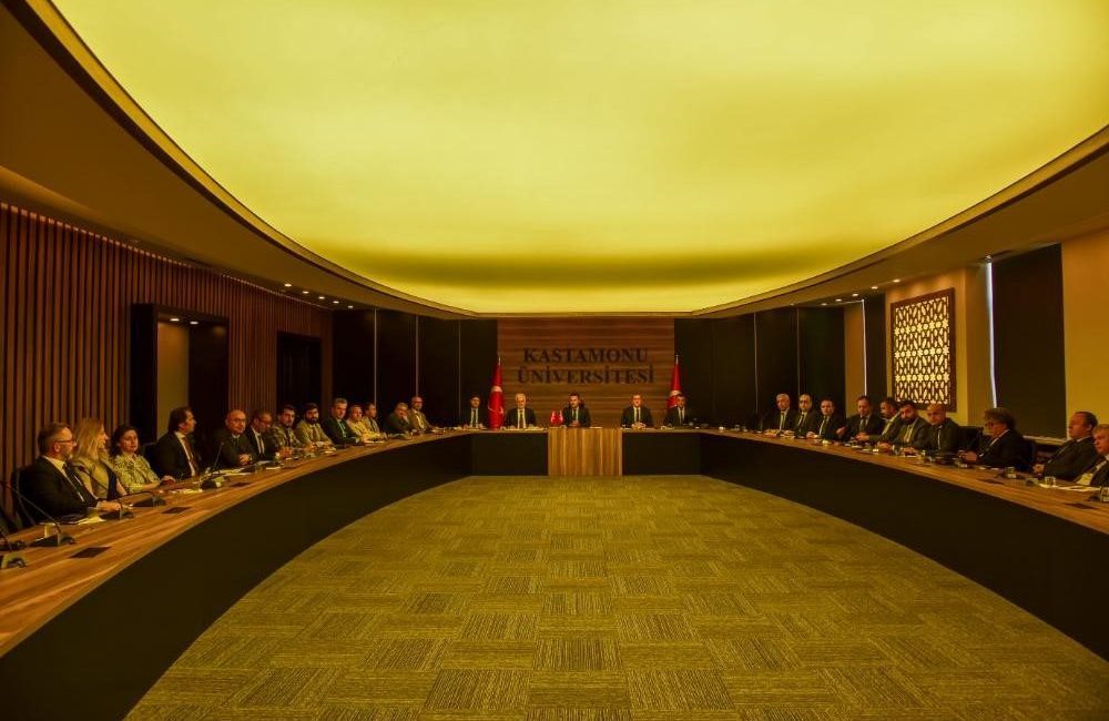 Kastamonu Üniversitesi’nde kurumsal iletişim çalışmaları ve uluslararası sıralamalar ele alındı Kastamonu Üniversitesi Senato Toplantısında, eğitimde mükemmeliyet, kurumsal iletişim çalışmaları ve