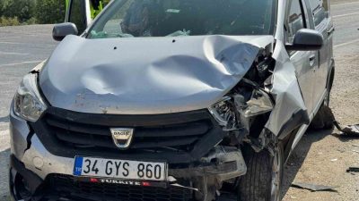 Kastamonu’nun Hanönü ilçesinde iki hafif ticari aracın çarpışması neticesinde meydana