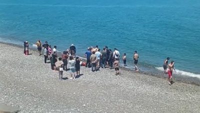 Kastamonu’nun Abana ilçesinde serinlemek için denize giren iki yabancı uyruklu
