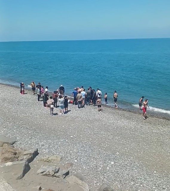 Kastamonu’da iki yabancı uyruklu şahıs, boğulma tehlikesi geçirdi Kastamonu’nun Abana ilçesinde serinlemek için denize giren iki yabancı uyruklu