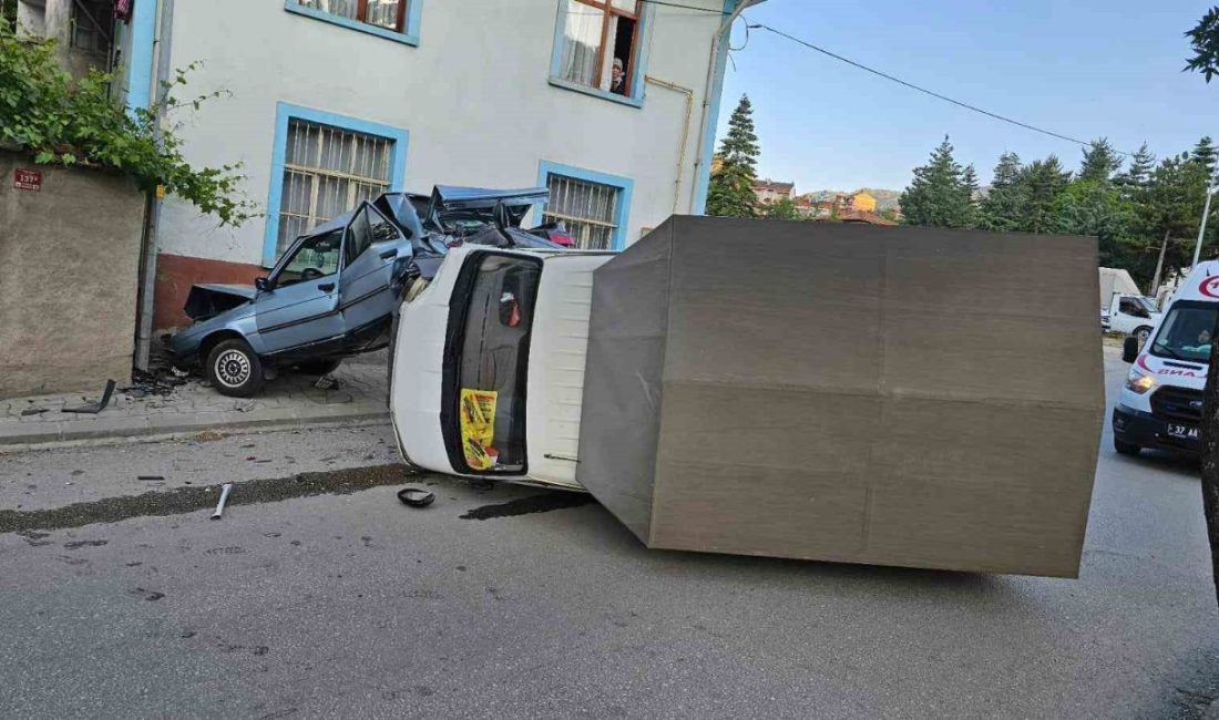 Kastamonu’da kamyonet park halindeki otomobile çarptı: 1 yaralı Kastamonu’nun Tosya ilçesinde park halindeki otomobile çarpan kamyonetin sürücüsü yaralandı.