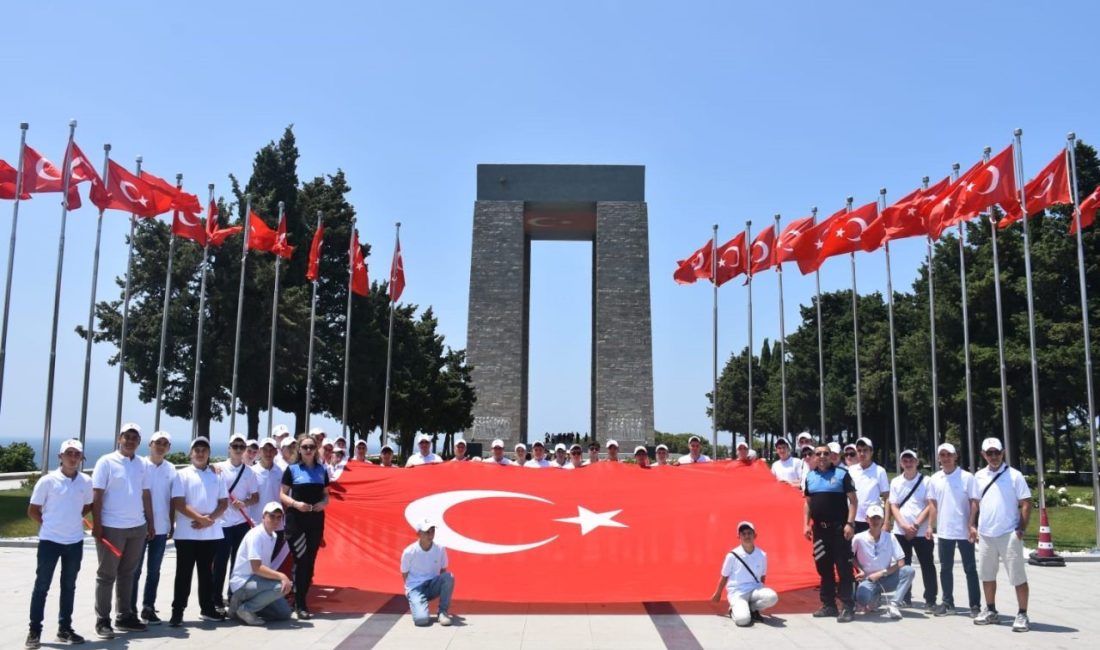 Kastamonu’da liseli öğrenciler, Çanakkale Şehitliğini gezdi Kastamonu İl Emniyet Müdürlüğü ekiplerince hayata geçirilen “Hayata Renk Verelim”