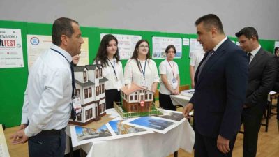 Kastamonu’da düzenlenen Bilim Festivalinde öğrencilerin yapmış olduğu robotik kodlamalar, ziyaretçilerden