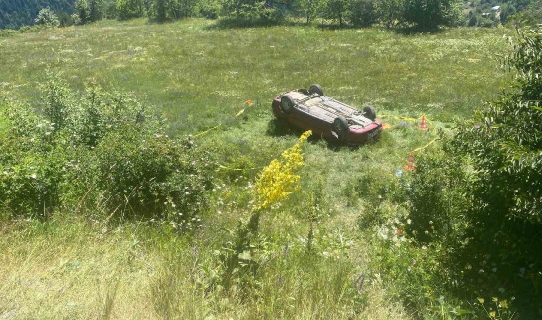 Kastamonu’da otomobil uçuruma yuvarlandı: 1 ölü, 4 yaralı Kastamonu’da yoldan çıkan otomobilin uçuruma yuvarlandığı kazada 1 kişi öldü,