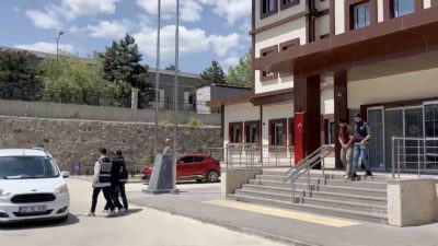 Kastamonu’nun Tosya ilçesinde polis ekipleri tarafından 212 adet sentetik ecza