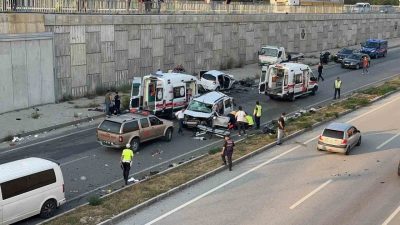 Kastamonu’nun Tosya ilçesinde 3 aracın çarpıştığı zincirleme trafik kazasında 4’ü